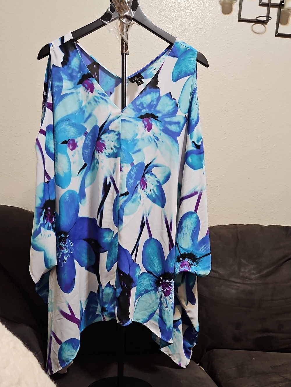 Worthington Cold Shoulder White and Blue Floral Cold-Shoulder V-Neck Blouse